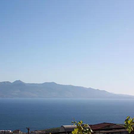 Oceanfront Outlook * Sarandë