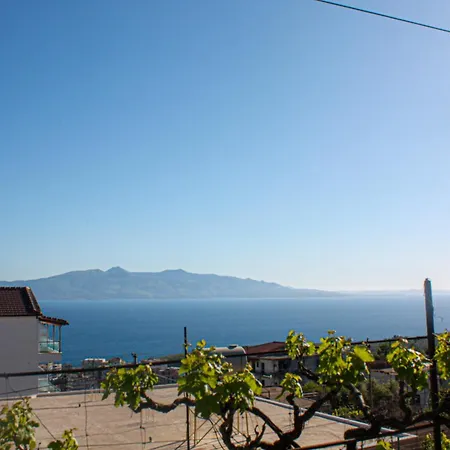Oceanfront Outlook Apartment Sarande