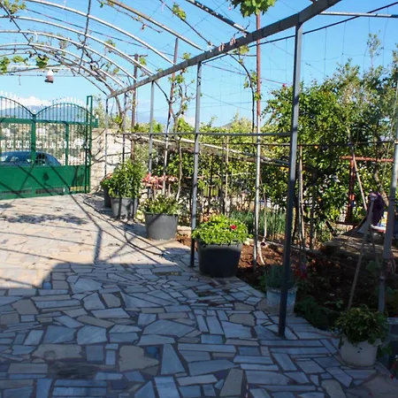 Oceanfront Outlook * Sarandë