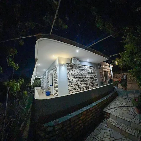 Oceanfront Outlook Apartment